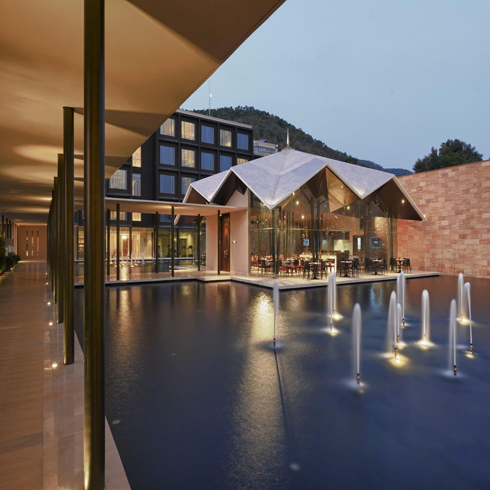 Marasa Sarovar Premiere Tirupati Buitenkant foto The resort's lobby