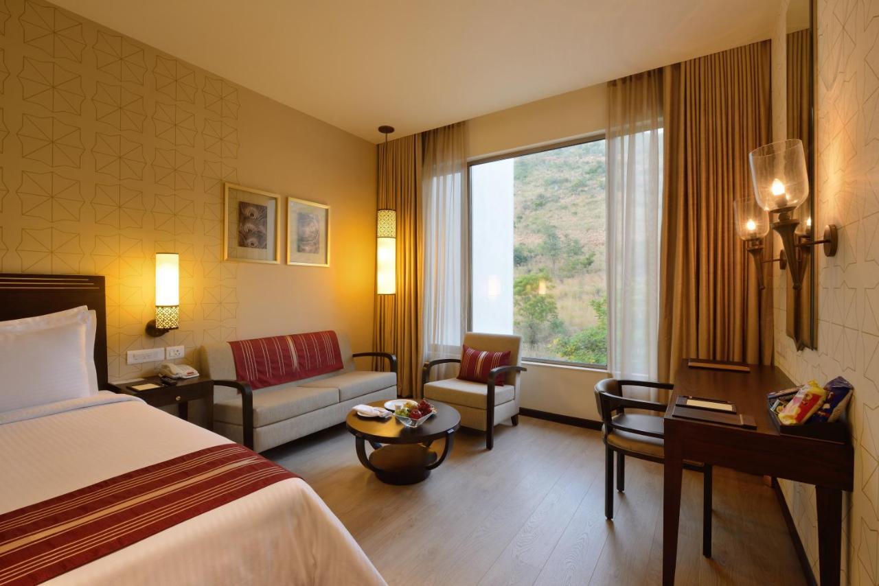 Marasa Sarovar Premiere Tirupati Buitenkant foto A room at The Oberoi, Rishikesh