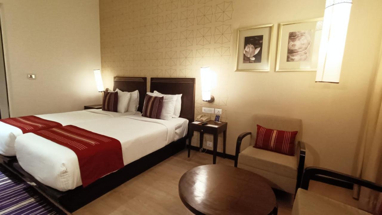 Marasa Sarovar Premiere Tirupati Buitenkant foto A room at the Taj Bengal