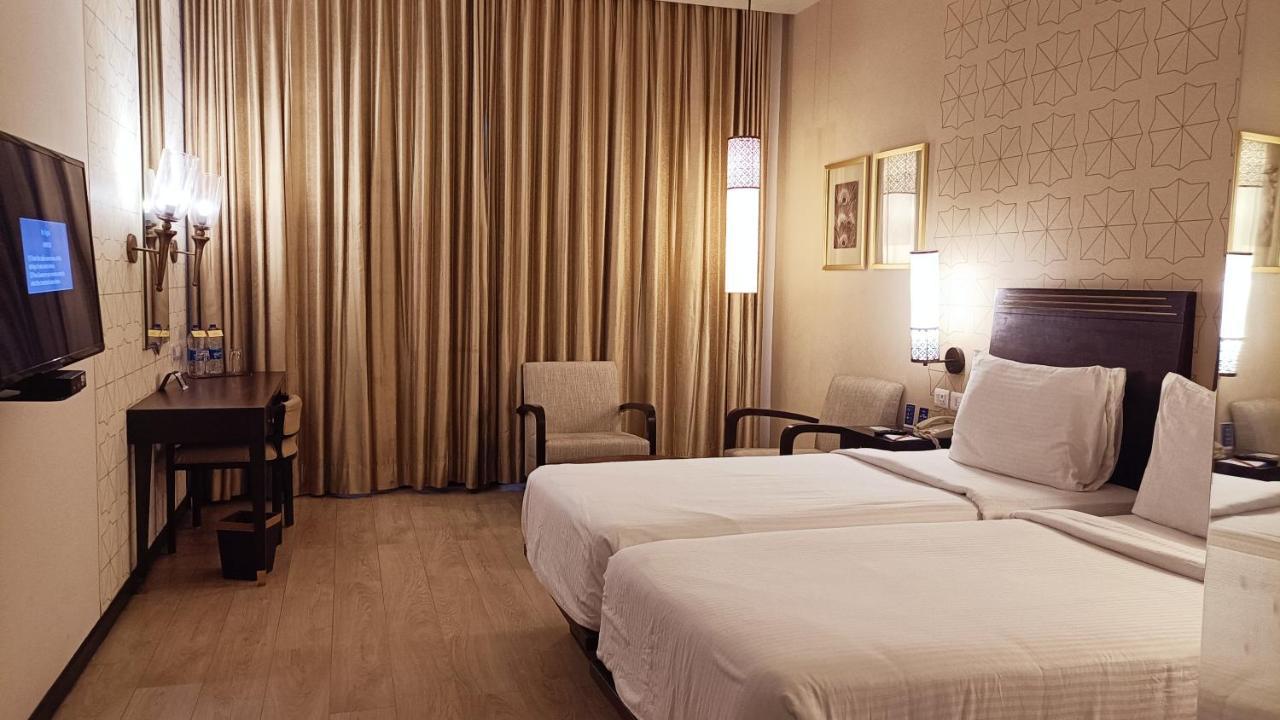 Marasa Sarovar Premiere Tirupati Buitenkant foto A room at the Taj Bengal
