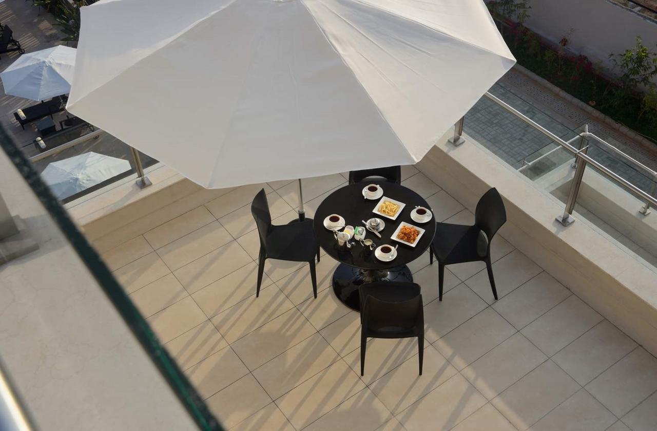 Marasa Sarovar Premiere Tirupati Buitenkant foto A patio umbrella