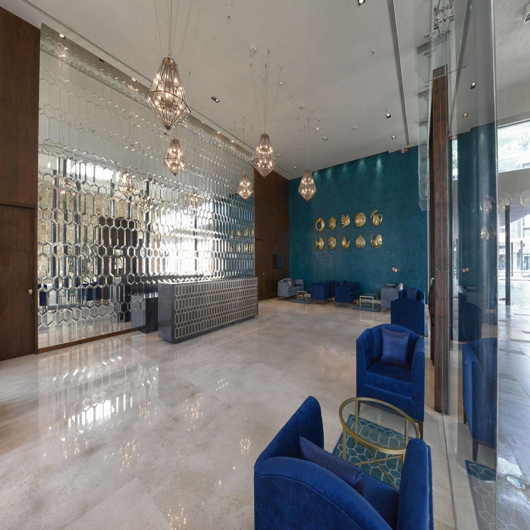 Marasa Sarovar Premiere Tirupati Buitenkant foto The lobby of the hotel